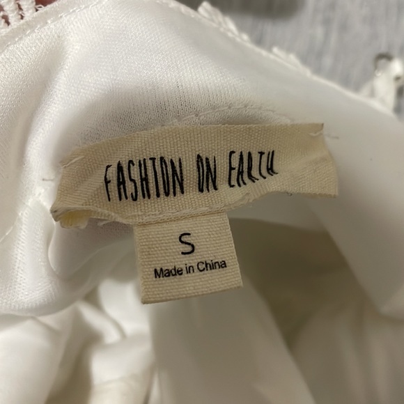 white flowery jumper - Picture 3 of 3